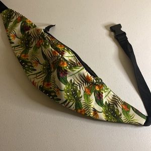 Jungle/tropical theme fanny pack (E7)